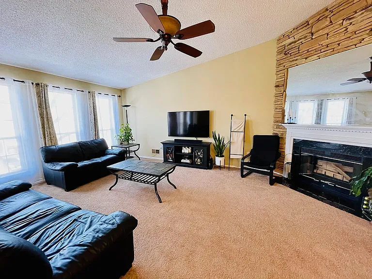 116 Edward Dr #114 — Photo 2