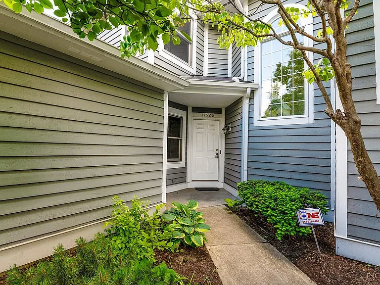 11528 Symmes Gate Ln — Photo 1