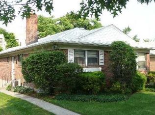 6979 113th St, Forest Hills, NY 11375