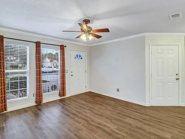 106 Silverton Rd — Photo 11