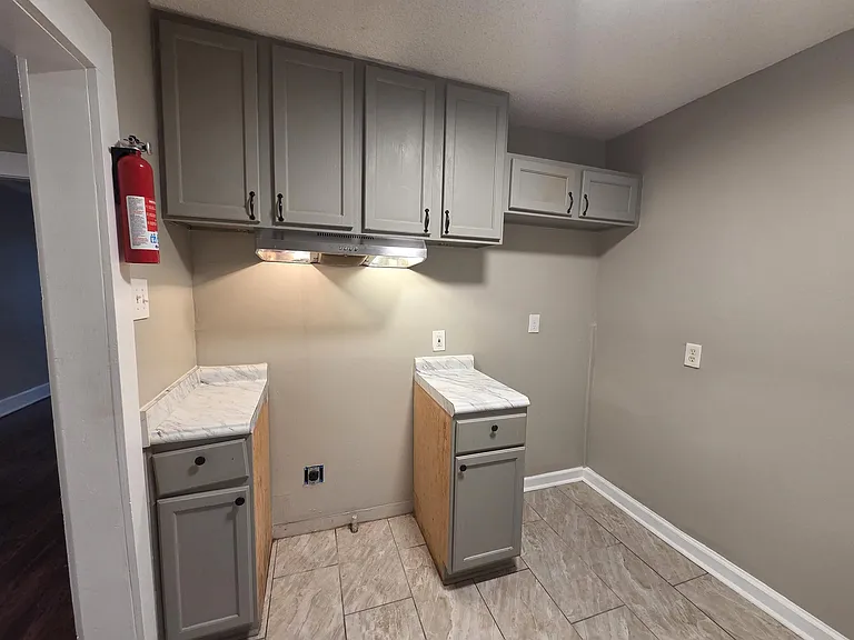 983 Brower St — Photo 18