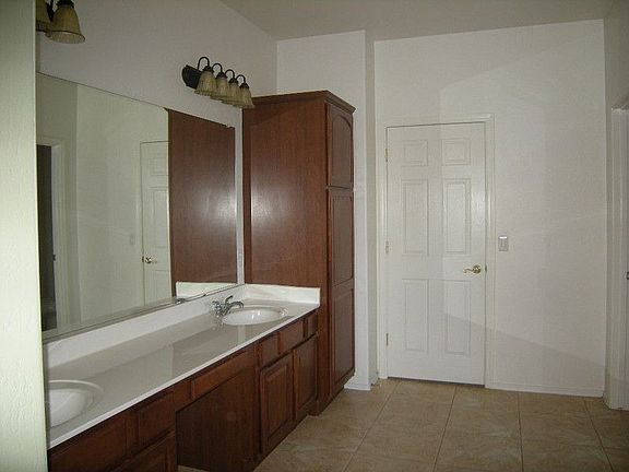 4th image of 5330 W Bowker St