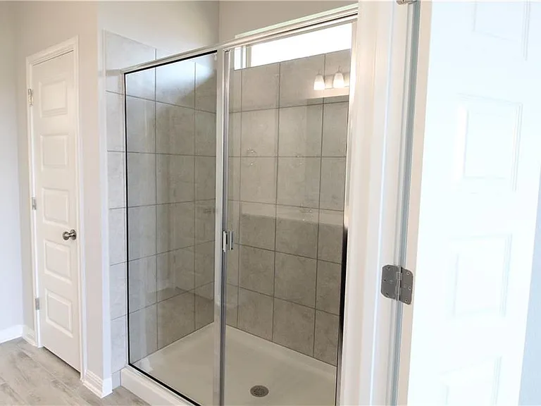 120 Peruvian Ln — Photo 32