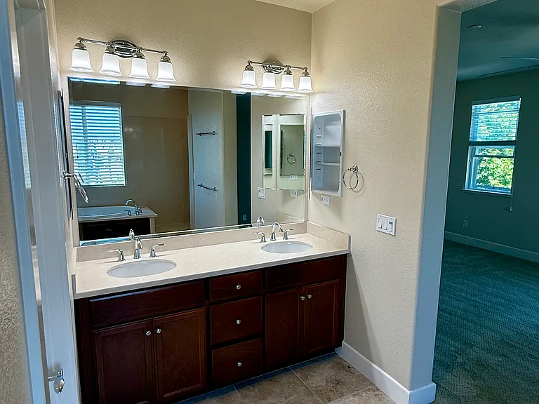 6482 Tralee Village Dr — Photo 15