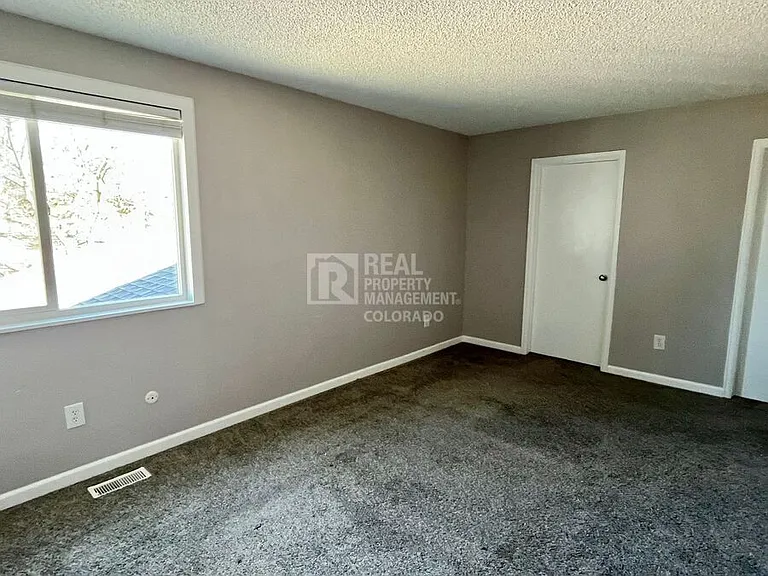 2626 Hearthwood Ln — Photo 9