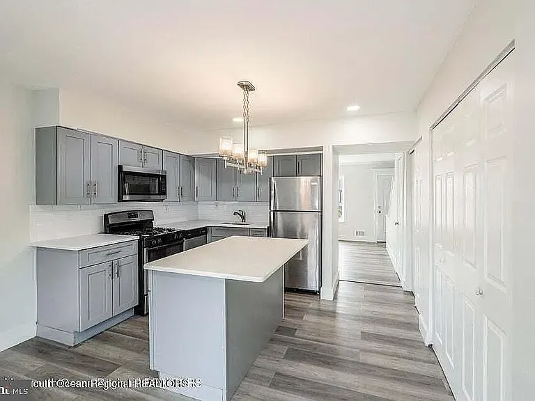 19 Creek Rd — Photo 2