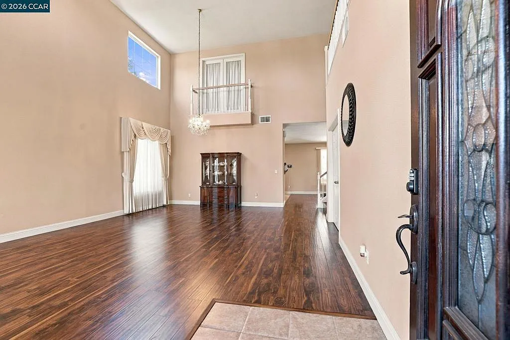 4 bed, 3.0 bath, 3201 sqft, $4,600 — Photo 3