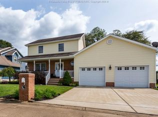 392 Pebble Creek Dr, Fraziers Bottom, WV 25082