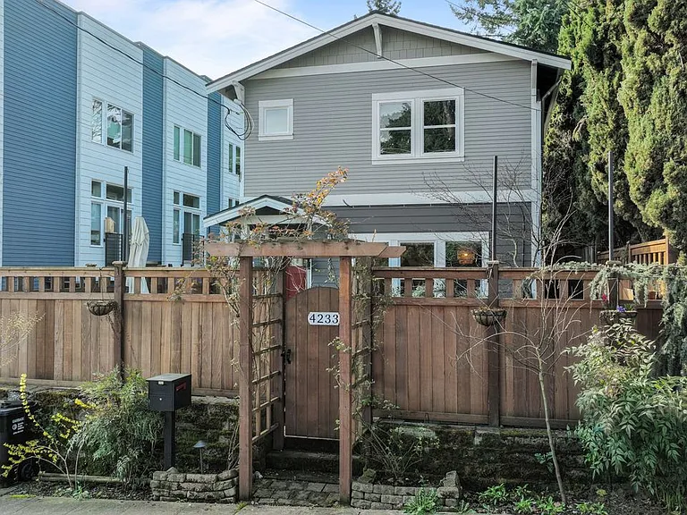 4233 S Lucile St — Photo 1