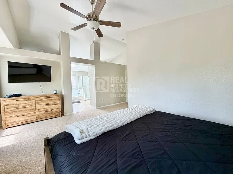 2229 Hyacinth Rd — Photo 9