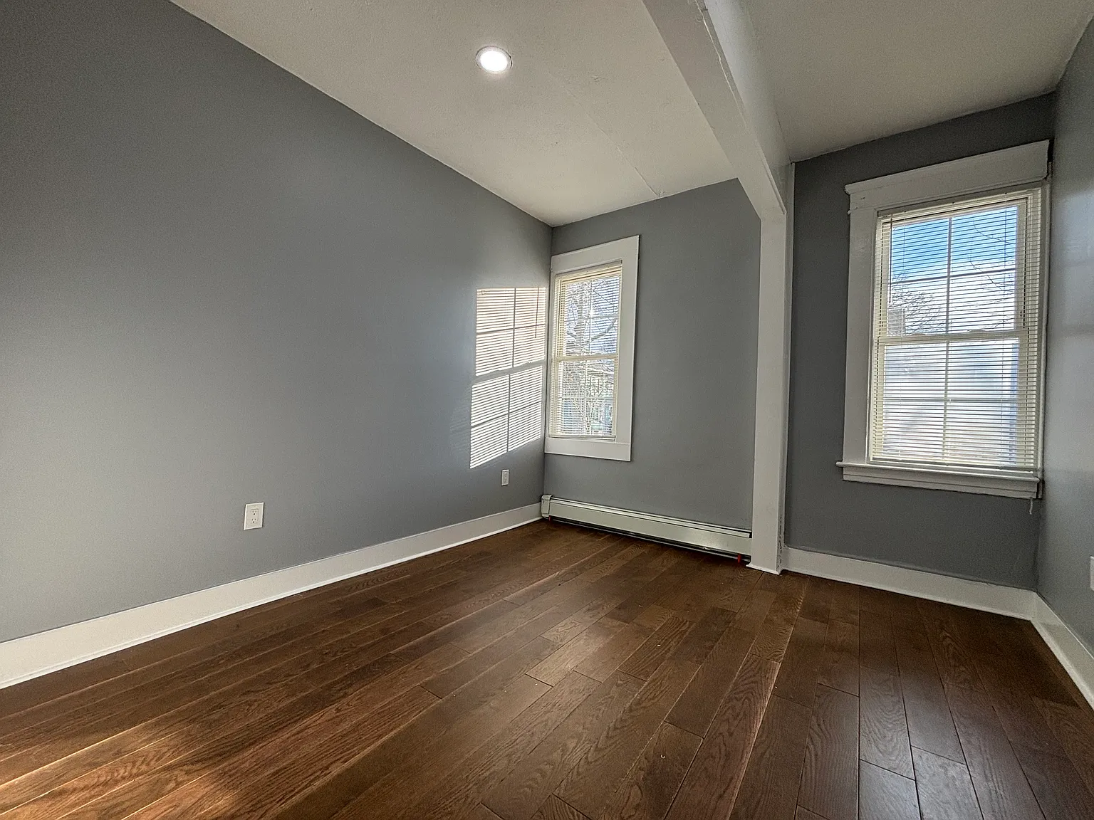 3 bed, 1100 sqft, $1,745 — Photo 2