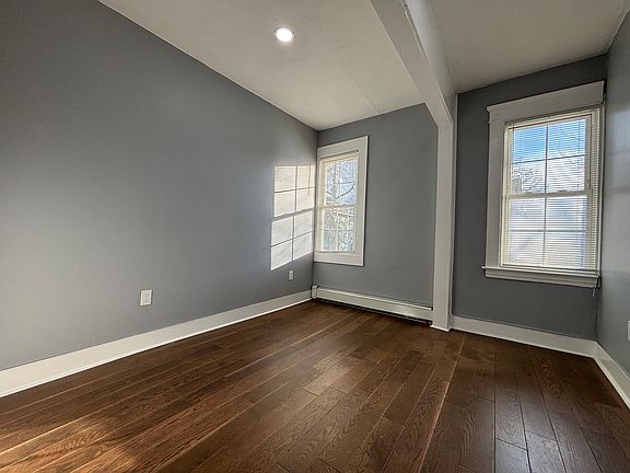 2nd image of 1561-6 Chapel St