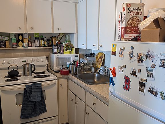 2nd image of 130 Bowdoin St APT 1703