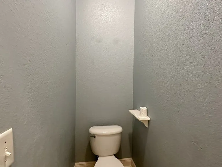 1533 Venice Ave — Photo 13
