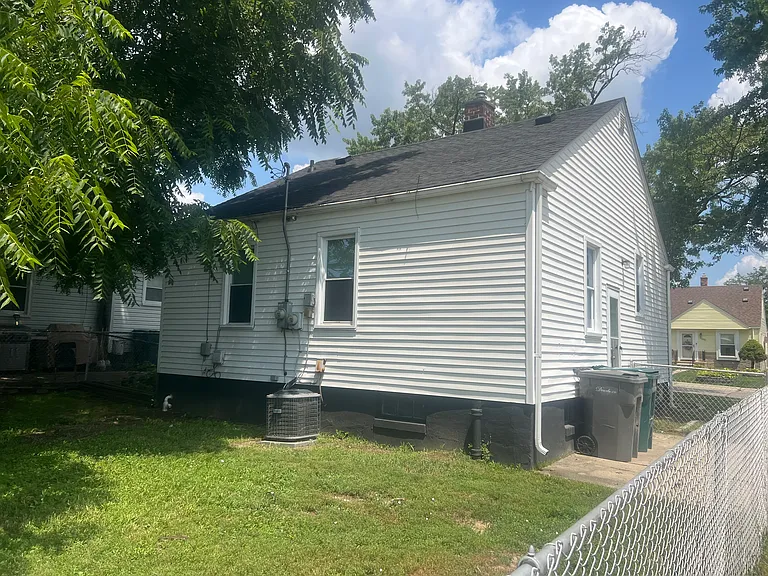 21301 Audette St — Photo 2