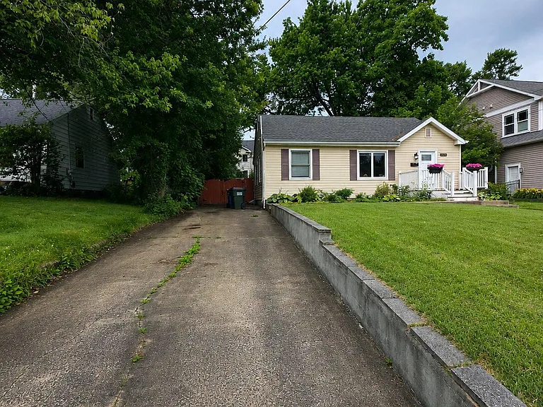 1832 Peabody Dr — Photo 2