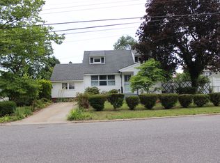450 Clift St, Central Islip, NY 11722