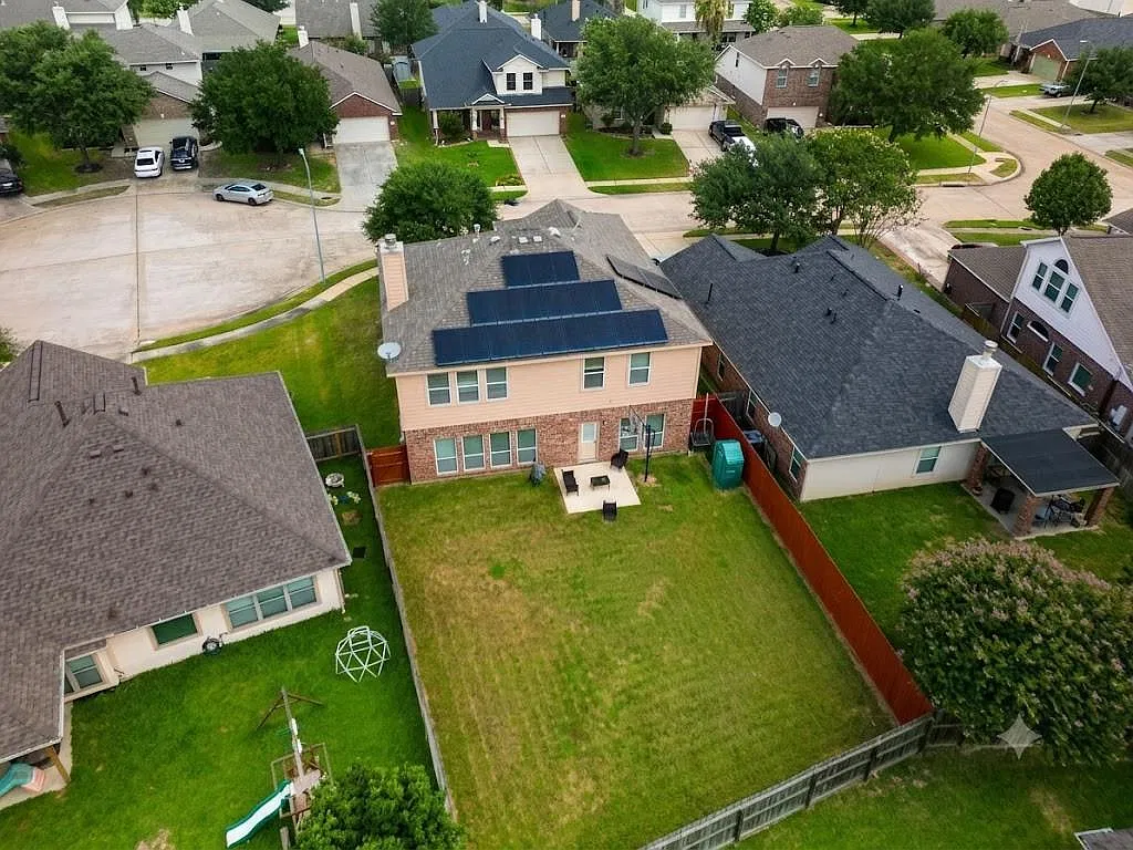 4 bed, 2.5 bath, 2916 sqft, $2,450 — Photo 3