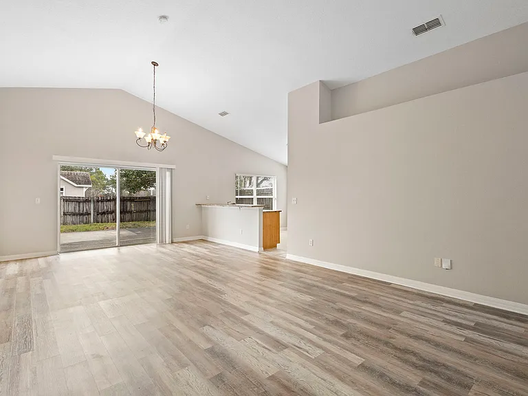 1911 Colonial Woods Blvd — Photo 4