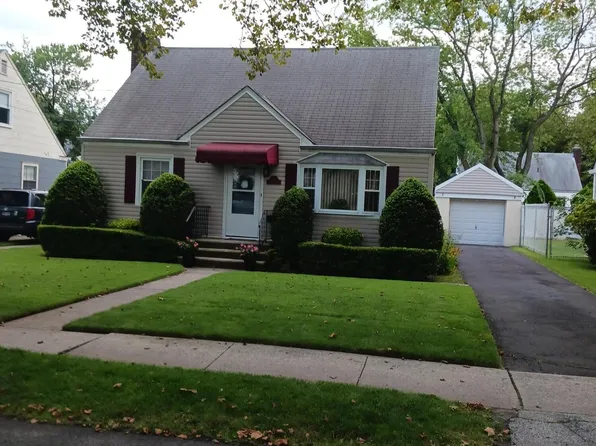 100 Sterling Ave, Staten Island, NY 10306