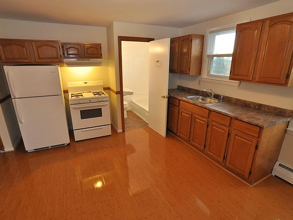 3rd image of 310 Washington St APT 6