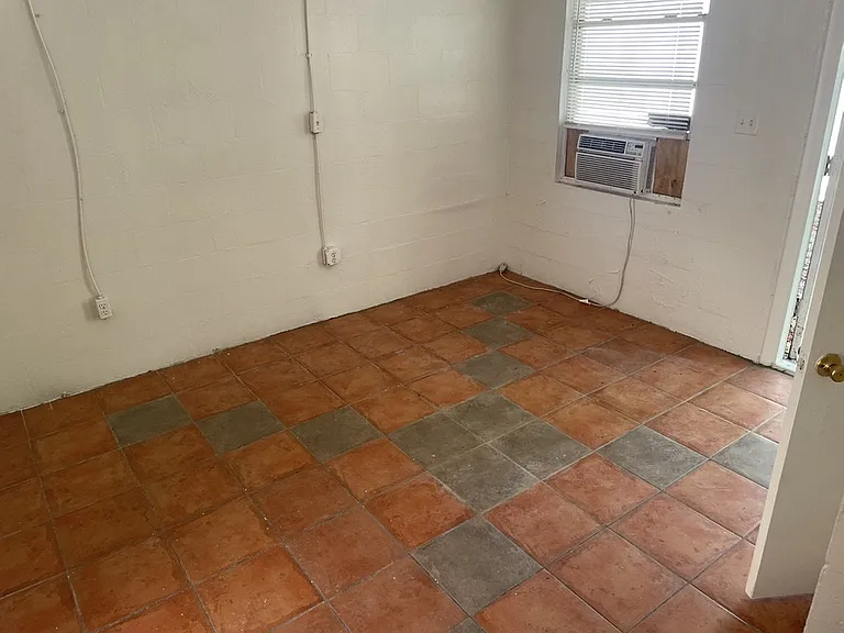 Highland Woods Apartments — Photo 7
