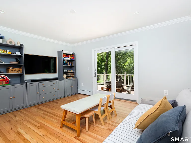 25 Griffith Rd — Photo 9
