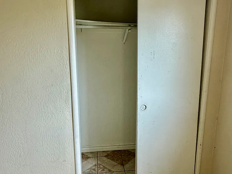 4207 N Woodson Ave — Photo 17