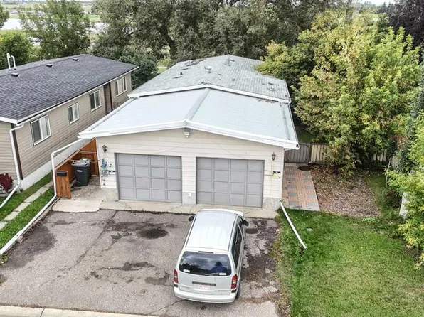 822 E Bayview Rd, Strathmore, AB T1P 1C9