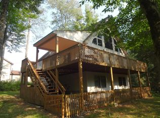 31 Golf Course Dr, Thornhurst, PA 18424