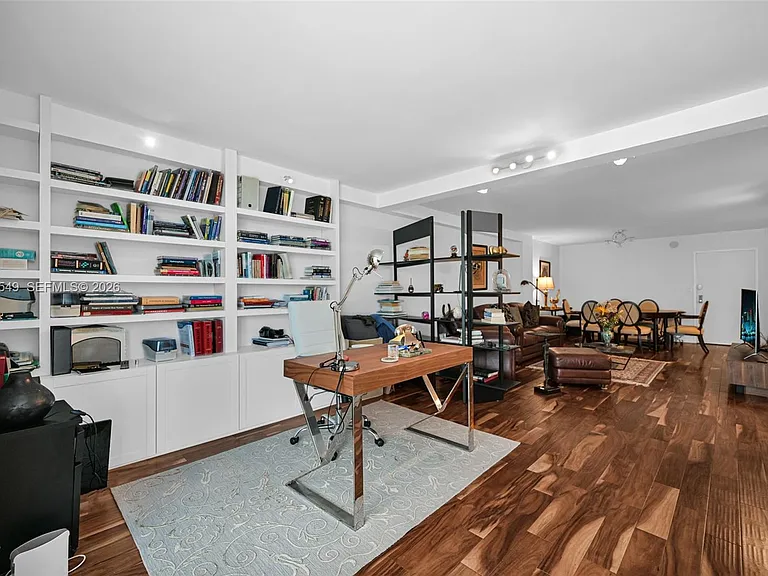 2401 Collins Ave #504 — Photo 8