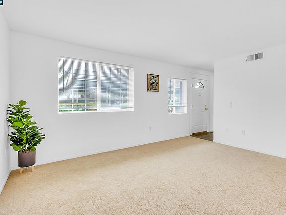 3rd image of 712 Daniels Ave