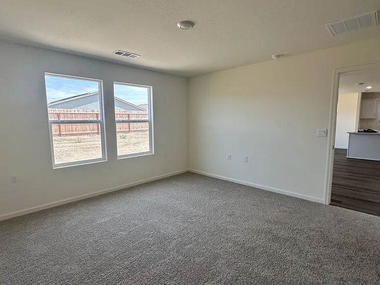 651 Skyler Ln — Photo 5