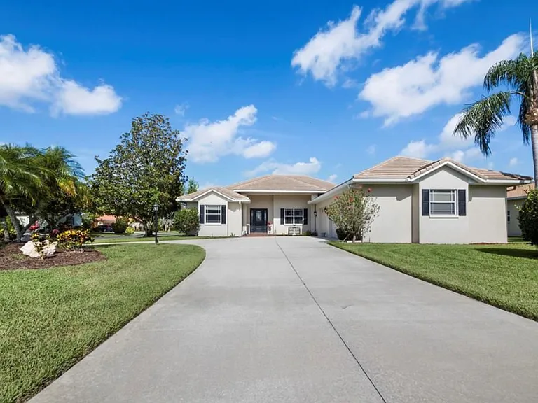 Butlers Crest Dr — Photo 42