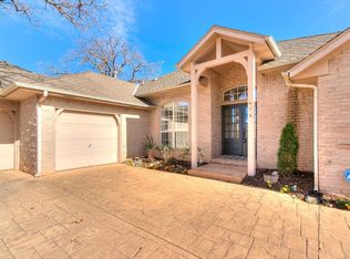404 Kenswick Ct, Edmond, OK 73034