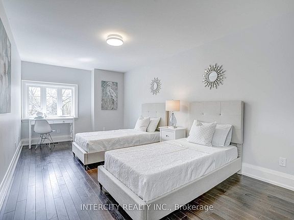 5th image of 352B Lawrence Ave W