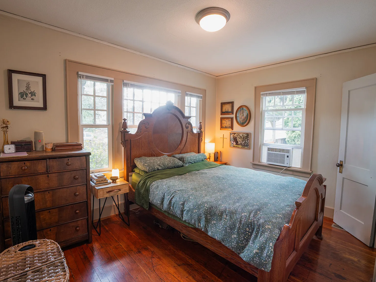 3 bed, 1.5 bath, 1800 sqft, $1,800 — Photo 4