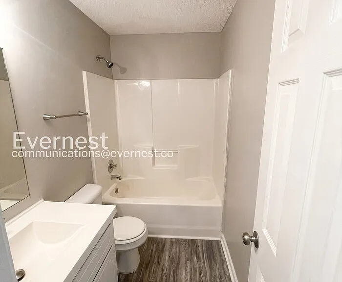 320 Donna Dr — Photo 16