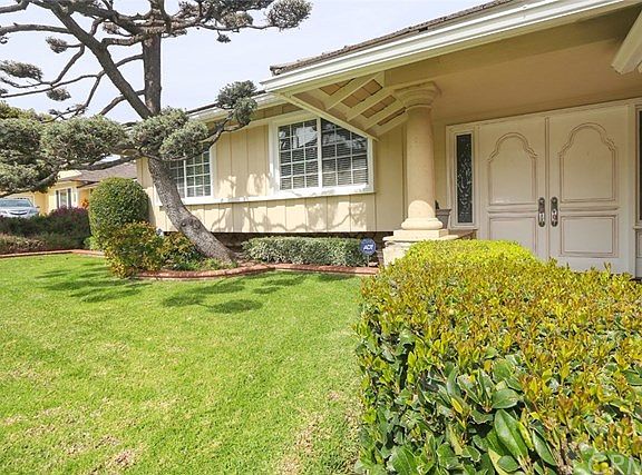 2nd image of 15327 La Belle St