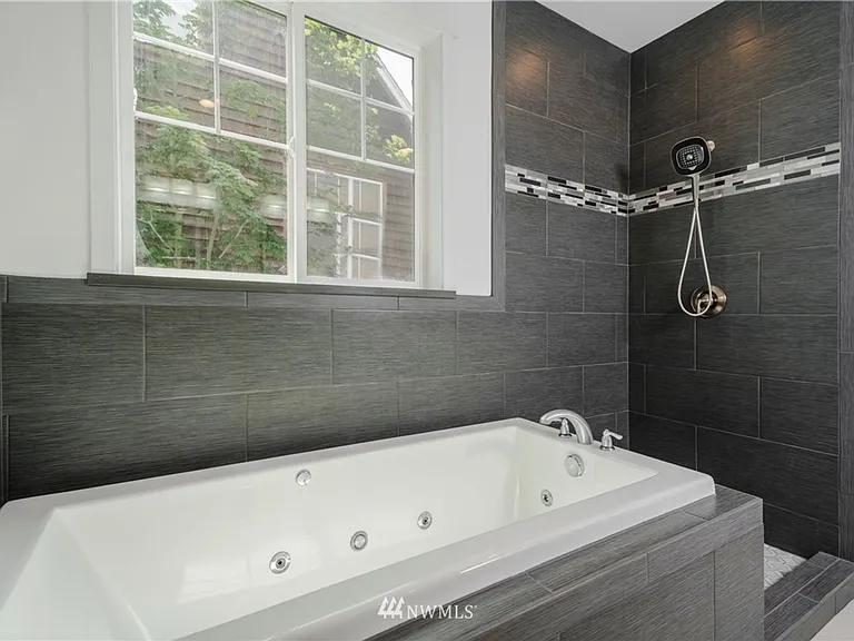 116 S 42nd St — Photo 12