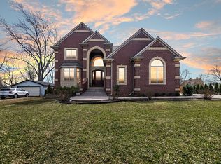 965 Grace Ave, Rochester Hills, MI 48307