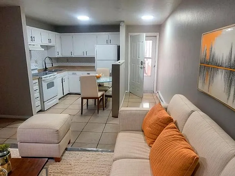 Parklane Apartments — Photo 19