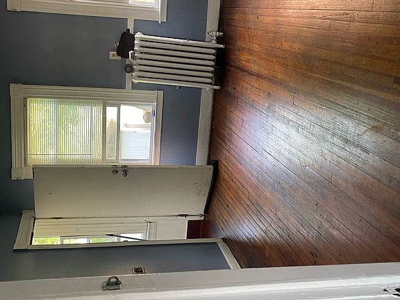 4th image of 16 Montauk Ave #2
