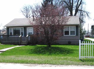 106 E 6th Ave, Colona, IL 61241