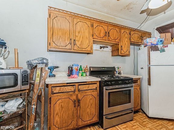 4th image of 10355 S Avenue M