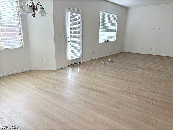 5th image of 740 Forest Peak St
