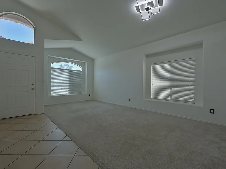 114 W Freddie Canyon Way — Photo 7
