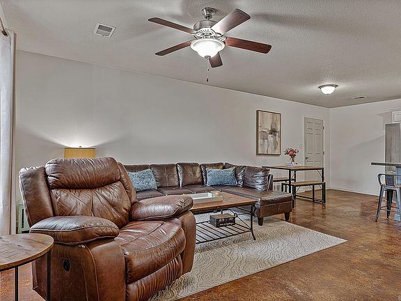 5th image of 125 Logan St