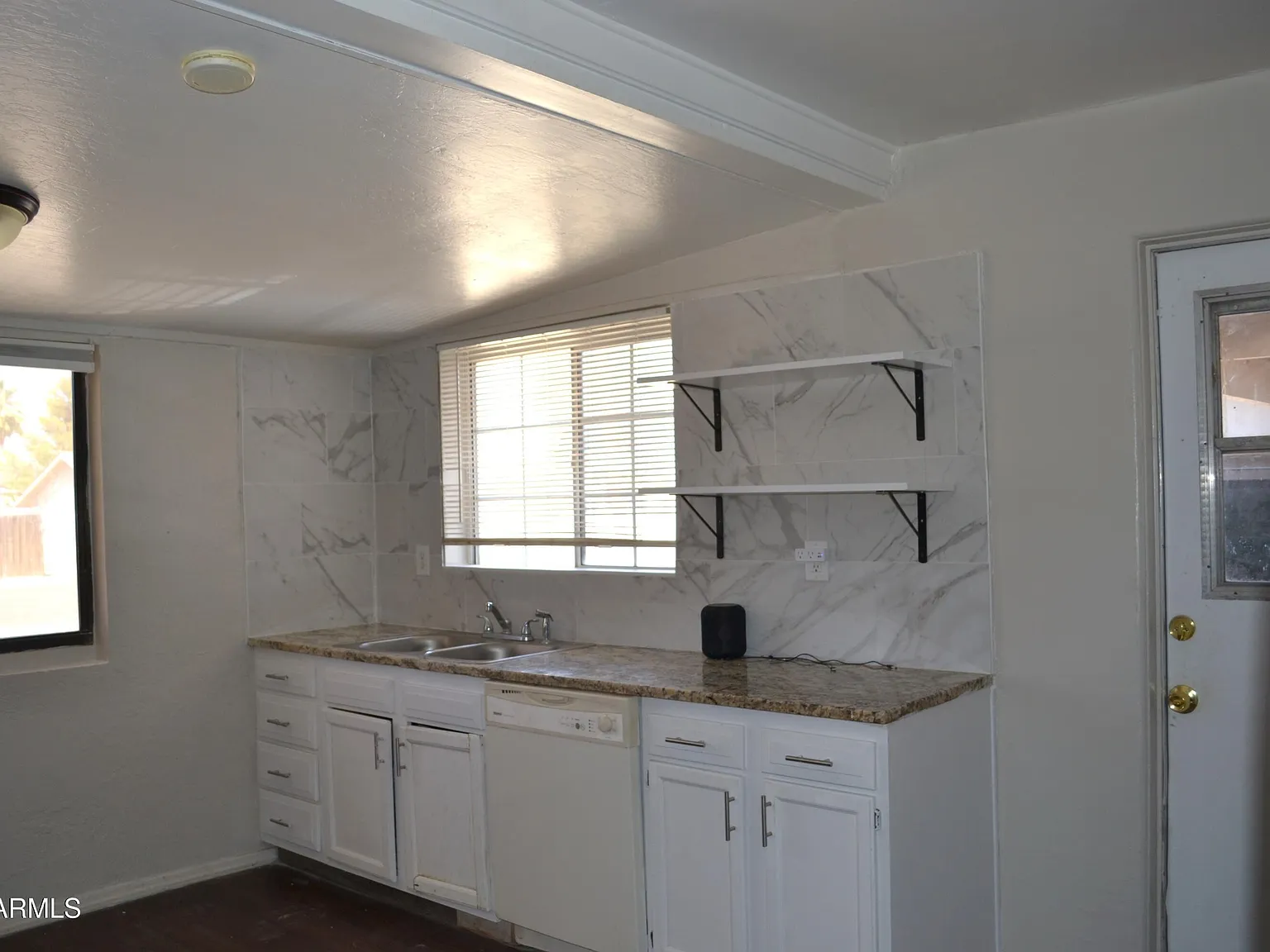 3 bed, 1.0 bath, 896 sqft, $1,500 — Photo 4