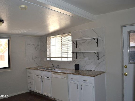 5th image of 711 E 4th St #709